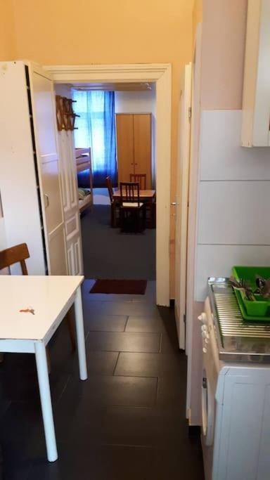 Simple Apartment 10 Minutes To Downtown ウィーン エクステリア 写真